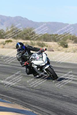 media/Dec-04-2025-Racers Edge (Thu) [[5ebc9f124d]]/3-B Group/3-Session 2 (Turn 7 Inside)/